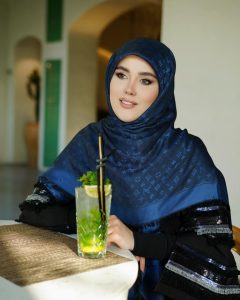 روسری طرح ال وی